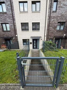 Bild 1 - Modernes Mittelreihenhaus mit 6 Zimmern, Balkon & Terrasse in Harburg