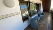 Balkon mit Sitzbereich - 1 Zimmer Mehrfamilienhaus, Wohnhaus in Winnenden