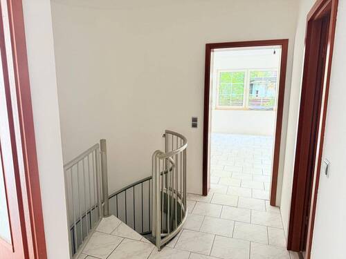 Flur mit Wendeltreppe.jpeg - 