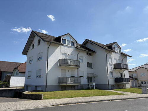 2. Außenansicht Gebäude - 2 Zimmer Etagenwohnung zum Kaufen in Wirges