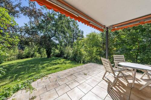 Terrassenleben am Abend bei einem Vino und Seeblick - 
