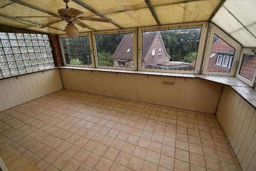 Altbau: Überdachte Loggia - 