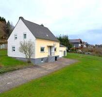 Ruhig gelegenes, freistehendes Einfamilienhaus mit Garage, Garten und herrlicher Aussicht in Feusdorf
