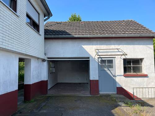 Garage mit Geräteschuppen - 