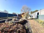 mit Gartenhaus - 