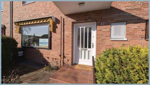 Einladender Hauseingang in der Morgensonne - 7 Zimmer Reihenmittelhaus in Reinbek