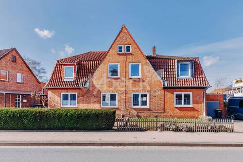 Hausansicht - Charmante Doppelhaushälfte mit Garten in zentraler Lage von Lüneburg.