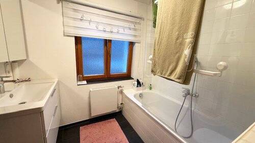 Badezimmer.jpg - 4 Zimmer Reihenmittelhaus in Konstanz