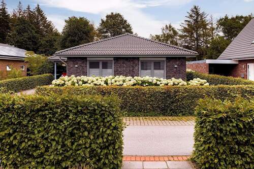 Ansicht direkt von der Westseite - 3 Zimmer Bungalow in Flensburg