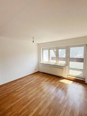 Wohnzimmer__ - 3 Zimmer Etagenwohnung zur Miete in Renningen