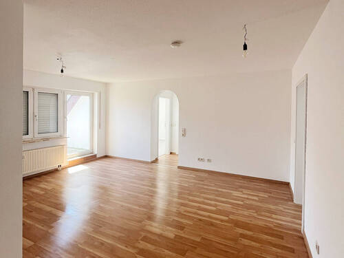 Wohnzimmer_ - 3 Zimmer Etagenwohnung in Renningen