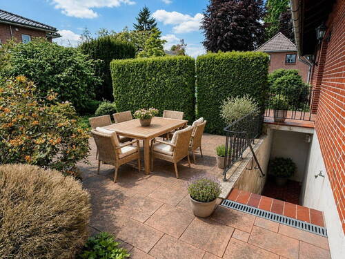 Kl. Terrasse KI eingerichtet - 