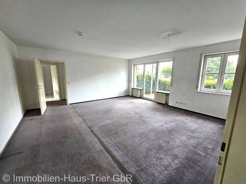 Wohnzimmer - Attraktive 3 Zimmer Eigentumswohnung mit TG Stellplatz in Trier Süd zu verkaufen, sofort frei