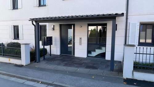 Hauseingang.jpg - Etagenwohnung mit 90,00 m&sup2; in Euerbach zum Kaufen