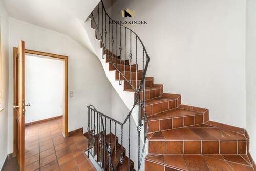 Treppenaufgang zum Dachgeschoss - 