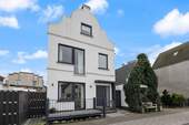 Außenaufnahme - Mehrfamilienhaus, Wohnhaus mit 192,40 m² in Lübeck / Travemünde zum Kaufen