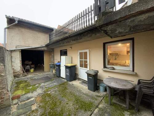 Hof mit Zugang zur Küche - 