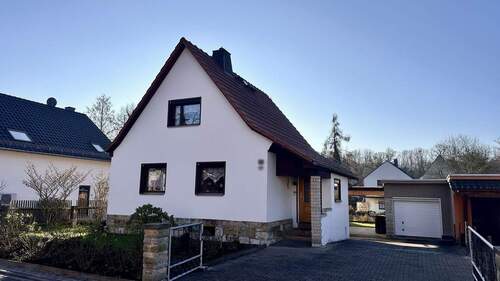 Frontansicht rechts - 4 Zimmer Einfamilienhaus zum Kaufen in Pirna