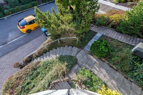 Weg Richtung Hauseingang - 