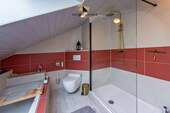 ...mit Wanne und Dusche - 