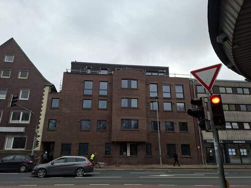 Straßenansicht - 4 Zimmer Etagenwohnung zur Miete in Emden