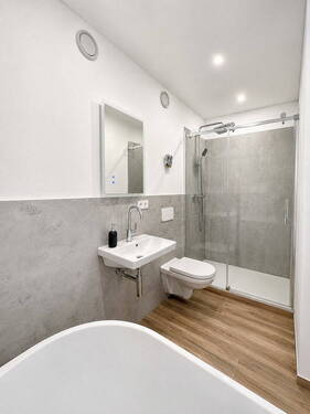 Badezimmer - 3 Zimmer Etagenwohnung zum Kaufen in Köln Pesch