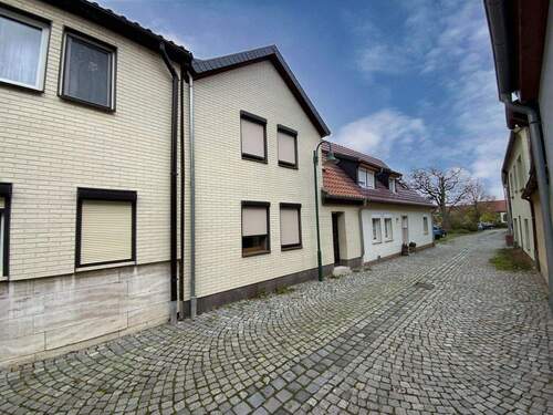 Straßenansicht - 4 Zimmer Reihenmittelhaus in Artern