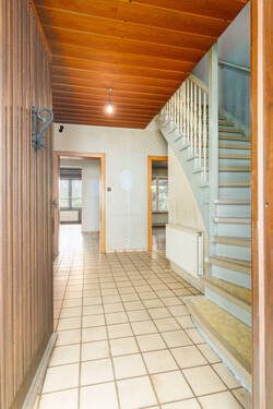 Eingang und Treppe - 