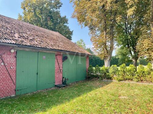 Nebengebäude mit Garagen - 1 Zimmer Mehrfamilienhaus, Wohnhaus in Wustrow / Königshorst