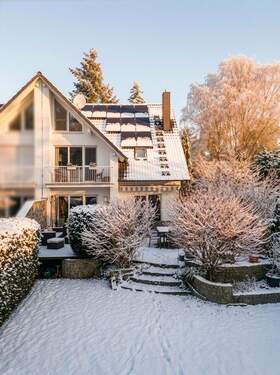 Hausansicht mit Garten - 5 Zimmer Doppelhaushälfte zum Kaufen in Stahnsdorf