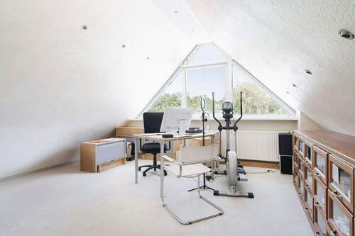 Zimmer im Dachgeschoss - 