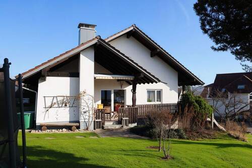 Hausansicht - 8 Zimmer Einfamilienhaus zum Kaufen in Geislingen