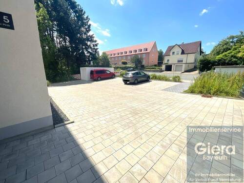 Parkplatz Vorderseite - 