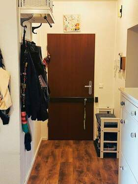 Diele/Wohnungseingang - 3 Zimmer Etagenwohnung zum Kaufen in Bergisch Gladbach