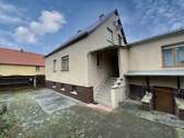 Grundstückszufahrt/Hauseingang - 7 Zimmer Einfamilienhaus in Kaiserpfalz