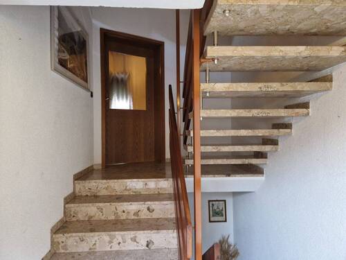 Eingangstreppe Wohngebäude - Mehrfamilienhaus, Wohnhaus mit 206,00 m&sup2; in Gutenstetten zum Kaufen