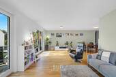 Wohnzimmer - 3 Zimmer Etagenwohnung zum Kaufen in Frankfurt am Main