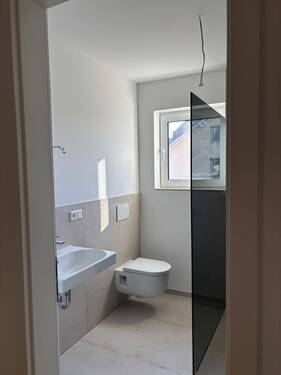 Tageslichtbad mit Dusche - 