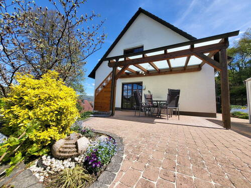 Terrasse mit Küchen-Zugang - 6 Zimmer Einfamilienhaus in Plettenberg