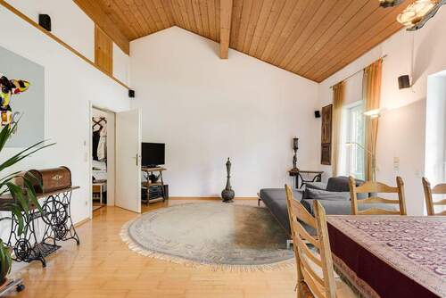 tolle Raumhöhe mit Sichtdachstuhl - 