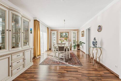 Essbereich mit Zugang zur Küche - 