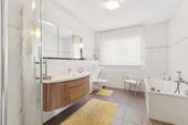 Badezimmer im Obergeschoss - 