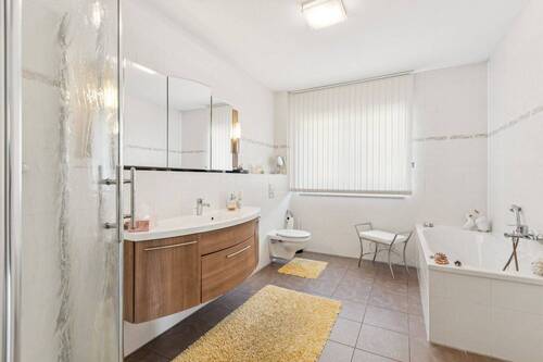 Badezimmer im Obergeschoss - 