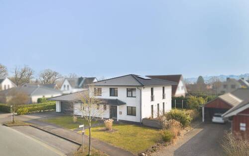 Hausansicht - 8 Zimmer Einfamilienhaus zum Kaufen in Dänischenhagen