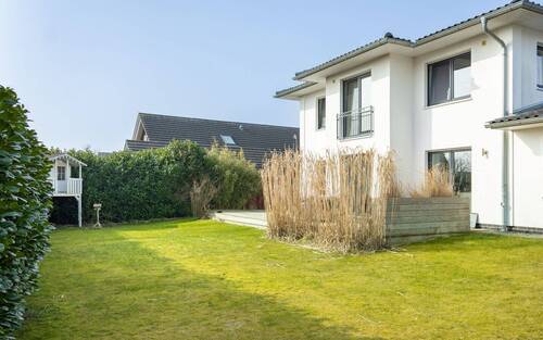 Rückansicht mit Terrasse - 