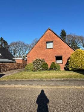 Ringstr. 62 - Vorderansicht Haus - Sanierungsbedürftiges Siedlungshaus mit schönem Grundstück in ruhiger Wohnlage KP € 235.000,00 VHB