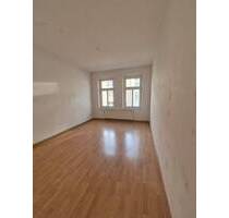 Gemütliche 2-Zimmer mit Laminat, Balkon und Wannenbad in ruhiger Lage! EBK mgl. - Chemnitz Sonnenberg