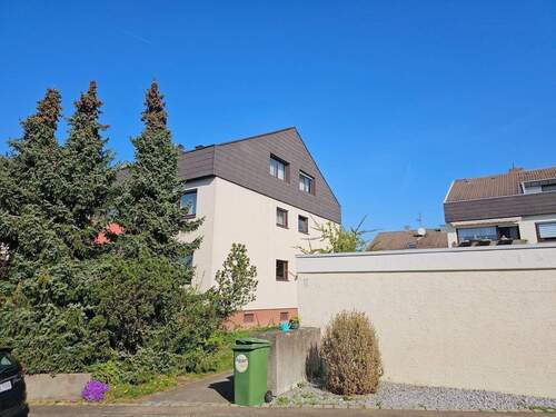 Hausansicht - 3 Zimmer Etagenwohnung in Stuttgart