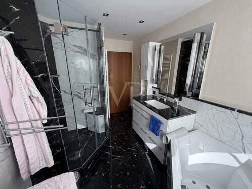 Badezimmer im Obergeschoss - 