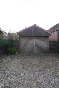 Garage mit Vorplatz - 